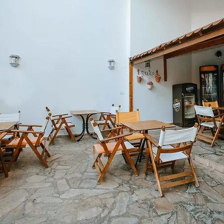Patio מלון 2*